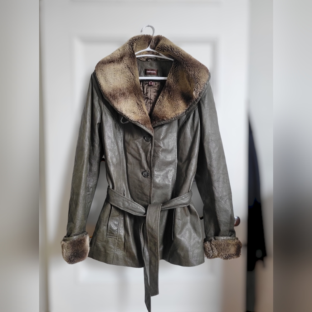 Women's Danier Leather Inulated Hip Length Jacket with Faux-Fur Lined Collar